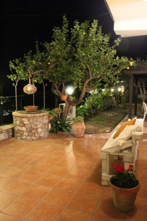 Casa Vacanze Marale คาสเตลโมลา ภายนอก รูปภาพ